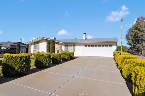 13392 Yakima, Apple Valley, CA, 92308 | Card Image