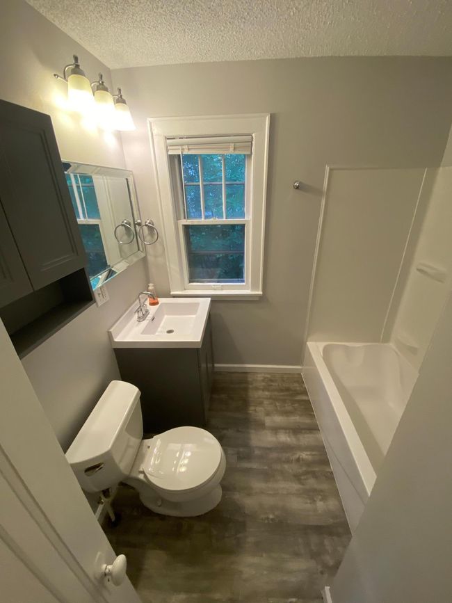 Bathroom | Image 12