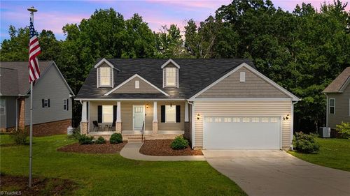 7 Roselynn Ln, Thomasville, NC, 27360-7638 | Card Image