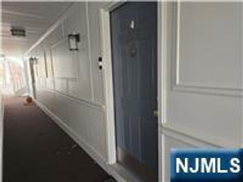 223 Larch Ln, Mahwah, NJ, 07430-2072 | Card Image