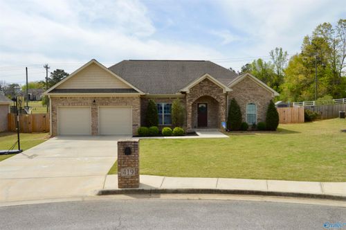 419 Pembrooke Cir Se, Hartselle, AL, 35640-8150 | Card Image