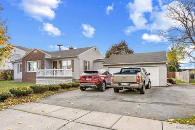 129 Huber Drive, Home with 3 bedrooms, 2 bathrooms and null parking in Monroe MI | Image 3