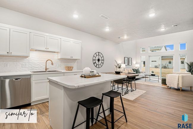 8016 E Tencate Pl, Townhouse with 3 bedrooms, 3 bathrooms and null parking in Sioux Falls SD | Image 5