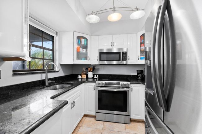 5280 Se Dell St, House other with 4 bedrooms, 2 bathrooms and null parking in Stuart FL | Image 8