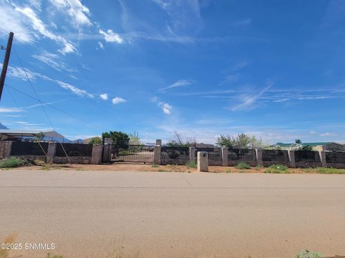 8990 Calle Del Llano, Las Cruces, NM, 88012-6520 | Card Image