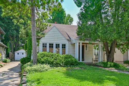 7939 Hillcrest Dr, Wauwatosa, WI, 53213-2136 | Card Image