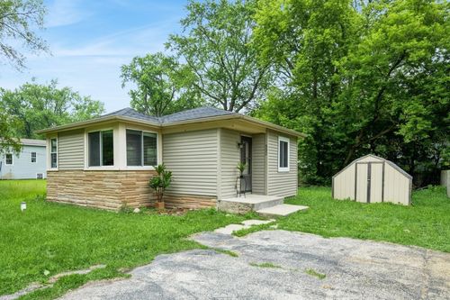 332 Lily Ln, Lakemoor, IL, 60051-8864 | Card Image