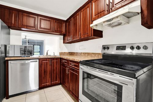 apt-101-9440 Poinciana Pl, Davie, FL, 33324-4818 | Card Image