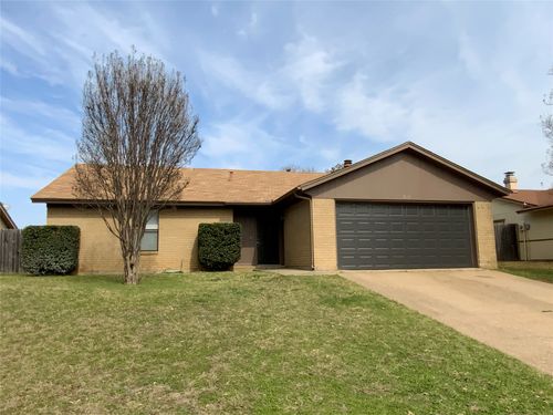 7605 Lisa Ct, Fort Worth, TX, 76112-6029 | Card Image