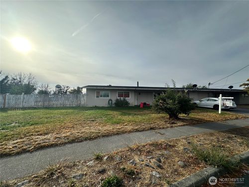a-and-b-8958 Moses St, Moses Lake, WA, 98837 | Card Image
