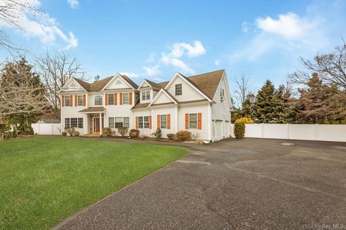 2 Equine Ln, Lake Grove, NY, 11755-1644 | Card Image