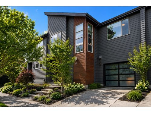 37 Ne Skidmore St, Portland, OR, 97211-2743 | Card Image
