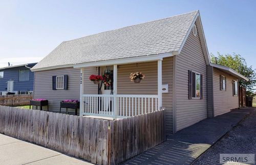 752 Cleveland St, Idaho Falls, ID, 83401-2762 | Card Image
