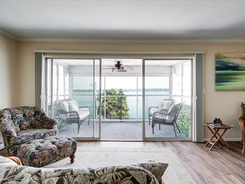 155 S Water St, Marine City, MI, 48039-3617 | Card Image