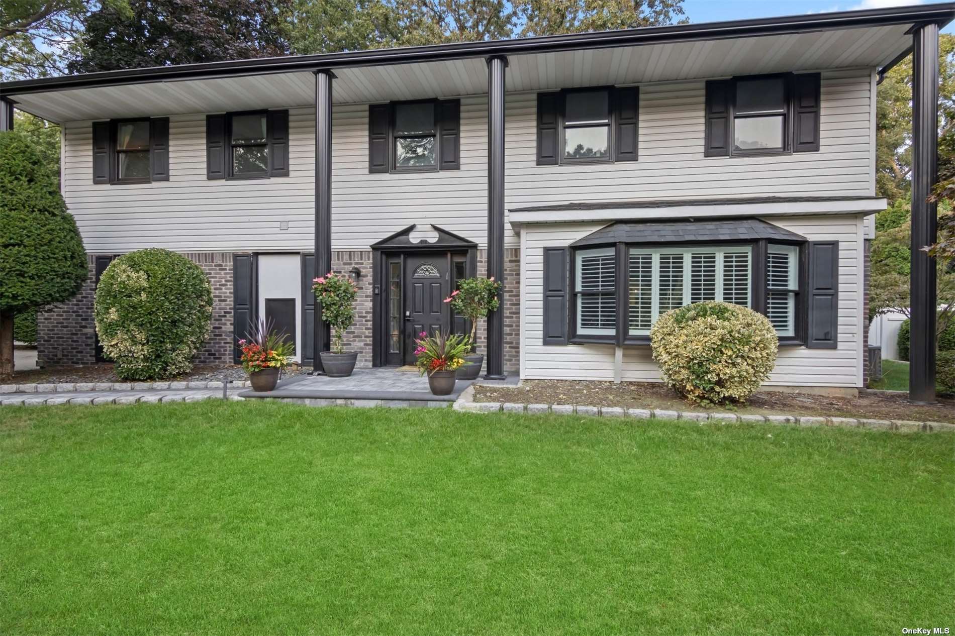 Main Ave, Lake Grove, NY 11755