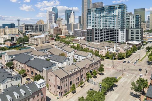 561 S Cesar Chavez Blvd, Dallas, TX, 75201-5819 | Card Image