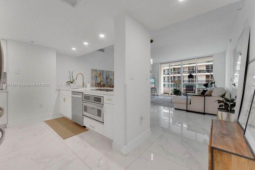 apt-614-1800 N Bayshore Dr, Miami, FL, 33132-3223 | Card Image