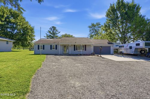 15488 Green Rd, Bowling Green, OH, 43402-9114 | Card Image