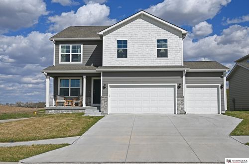 4401 Leawood Dr, Bellevue, NE, 68123-2817 | Card Image