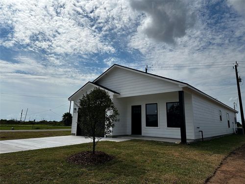 523 S Avenue F, Freeport, TX, 77541-4823 | Card Image