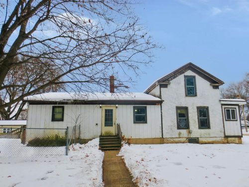 311 N 4th St, Oregon, IL, 61061-1420 | Card Image