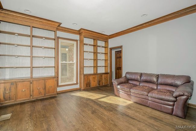 Built-in bookcases and hardwood floors | Image 18