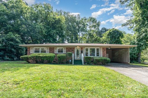 4900 Snow White Ln, Charlotte, NC, 28213-6122 | Card Image