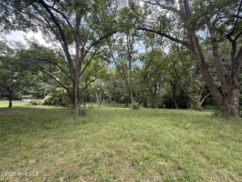 105 Davis St, Carthage, NC, 28327-9696 | Card Image