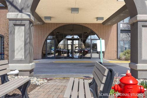 201-1 Renaissance Pl, Palatine, IL, 60067-3636 | Card Image