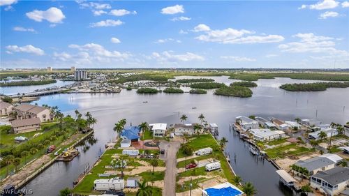 866 Oak St, FORT MYERS BEACH, FL, 33931-2928 | Card Image