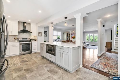 296C Undercliff Ave, Edgewater, NJ, 07020-1581 | Card Image