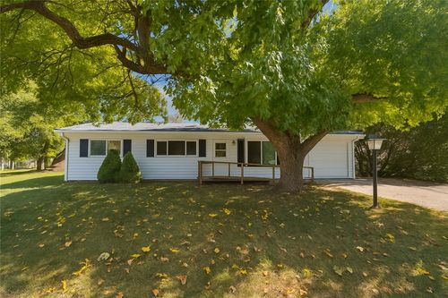 929 Reynolds Dr, Charleston, IL, 61920-1739 | Card Image