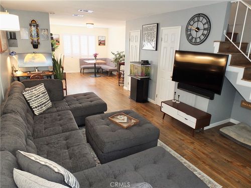 941 Elm Ave, Long Beach, CA, 90813-4454 | Card Image