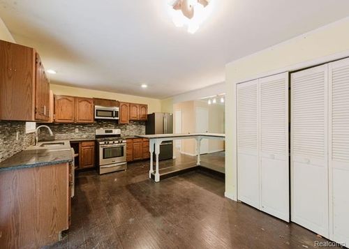 4840 Elm Run, Farwell, MI, 48622-9612 | Card Image