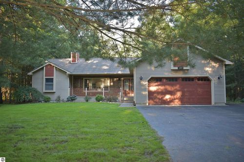 1683 White Oak Ln, Interlochen, MI, 49643-9466 | Card Image