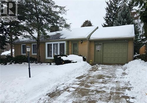 379 St Leger St, Kitchener, ON, N2H4M8 | Card Image