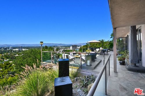 4039 Cody Rd, Sherman Oaks, CA, 91403-5024 | Card Image