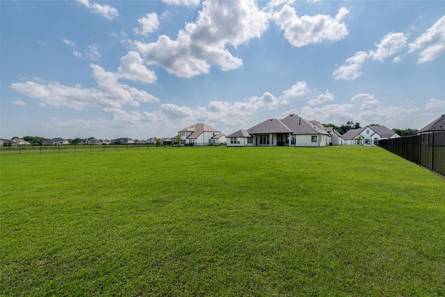 View of yard featuring a residential view | Image 31