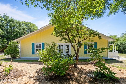 120 Nw 19th St, Oak Island, NC, 28465-7221 | Card Image