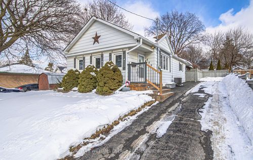 449 Cromwell Avenue, Oshawa, ON, L1J4V3 | Card Image