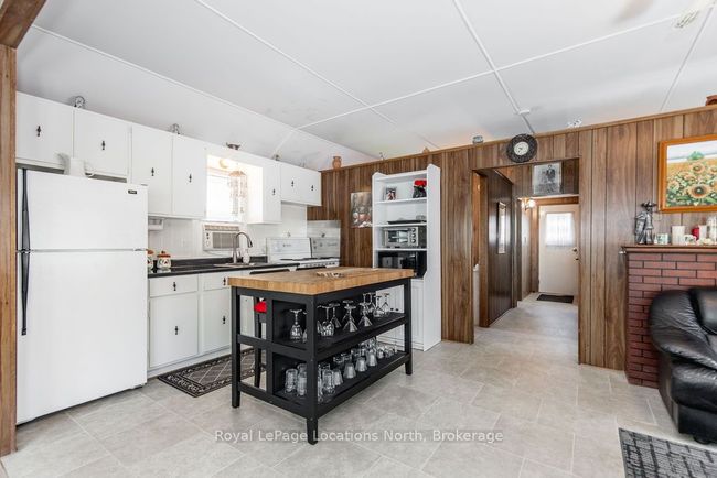 1981 Tiny Beaches Rd N, House other with 3 bedrooms, 1 bathrooms and 2 parking in Tiny ON | Image 10