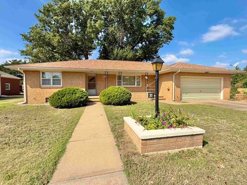 207 S Park St, Pretty Prairie, KS, 67570-8425 | Card Image