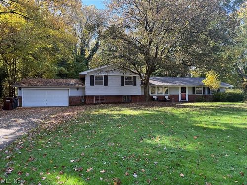 8257 Cricket Ln, Northfield, OH, 44067-1801 | Card Image