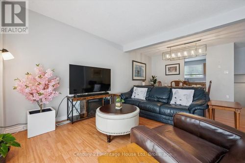15-201 Silvercreek Pky N, Guelph, ON, N1H3T4 | Card Image