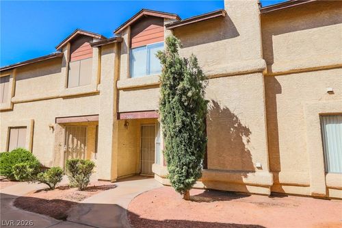 566 Kristin Ln, Henderson, NV, 89011-4385 | Card Image