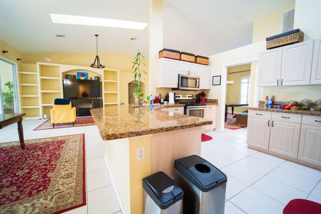 165 Cypress Trce, House other with 4 bedrooms, 3 bathrooms and null parking in Royal Palm Beach FL | Image 15