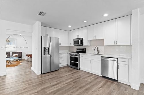 10360 Sw 24th St, Miami, FL, 33165-7984 | Card Image