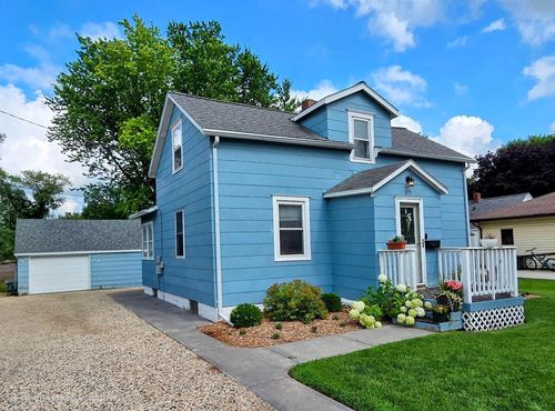 215 8th Ave Sw, Pipestone, MN, 56164-1201 | Card Image