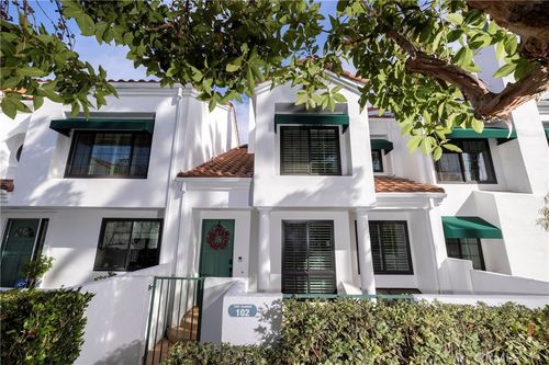 unit-102-7401 Seabluff Dr, Huntington Beach, CA, 92648-2433 | Card Image