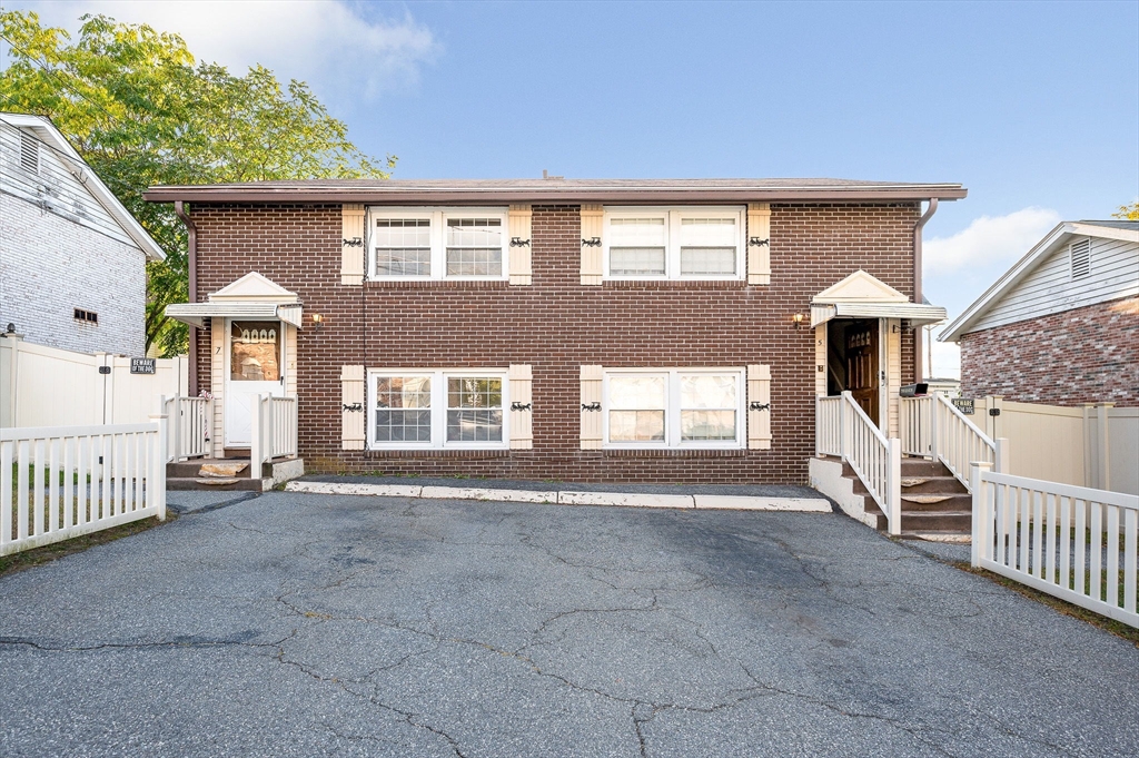 Hillcrest Dr, Lowell, MA 01851